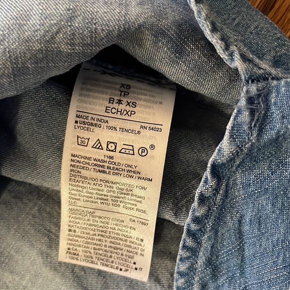 Gap Ruffle Sleeveless soft Denim Top - Picture 4 of 5